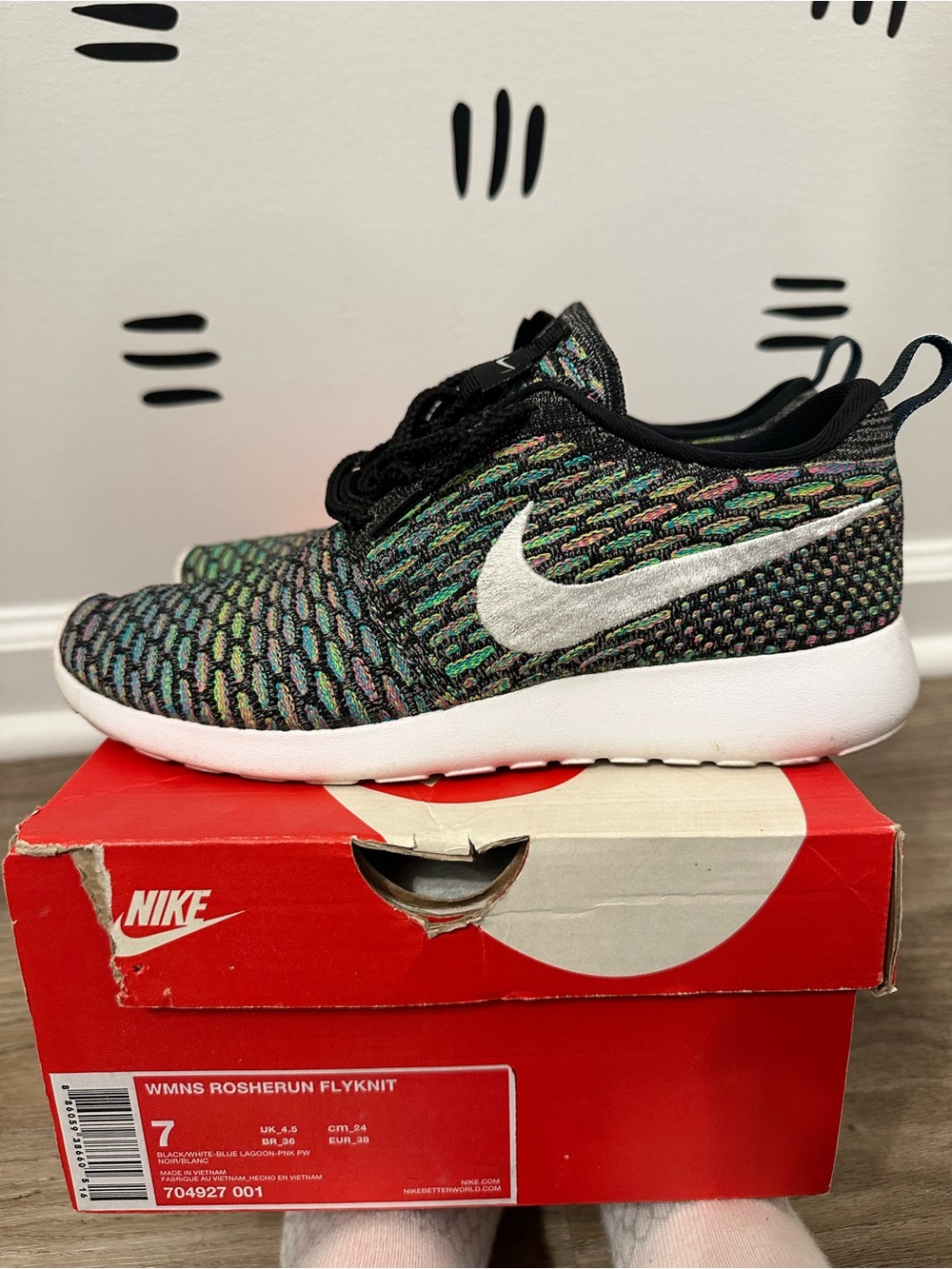 Women’s Nike Multicolor Flyknit Rosherun shoe, size 7.